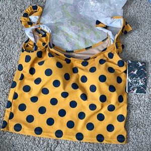 Kortni Jeane ruffle top